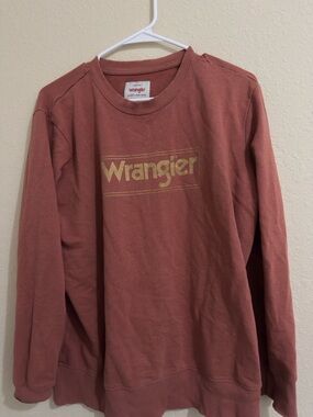 Wrangler Dusty Rose Sweatshirt with Gold Logo